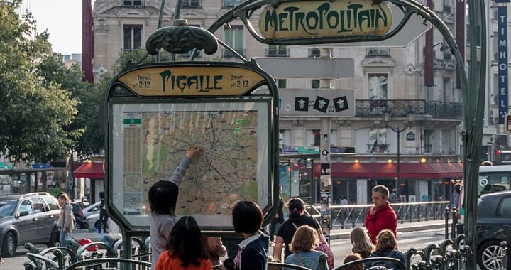 Guía de los Medios de Transporte en París: Tipos, Costos y Horarios