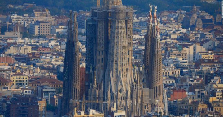 La Basílica de la Sagrada Familia: Un Ícono Incompleto de Barcelona